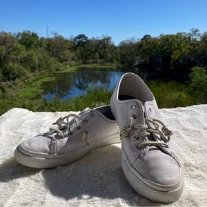 Sperry White Canvas Sneakers Low-Top Casual Sport Summer Vacation/SIZE: 7.5